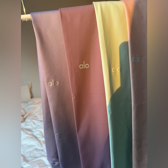 Alo Yoga 7/8 Sneaker Length Woodrose Leggings Pants - M - Picture 3 of 5